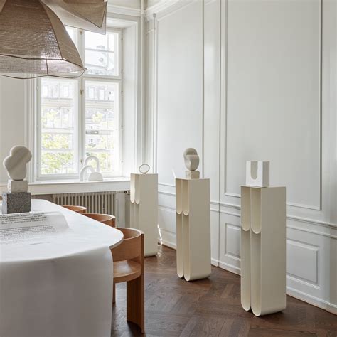 curved pedestal